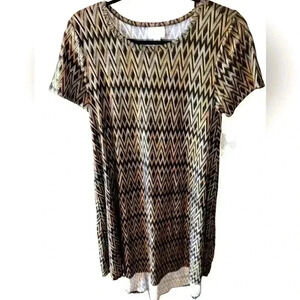 Lularoe Xs Elegant Carly in a black, gold , and‎ grey chevron pattern. NWT.